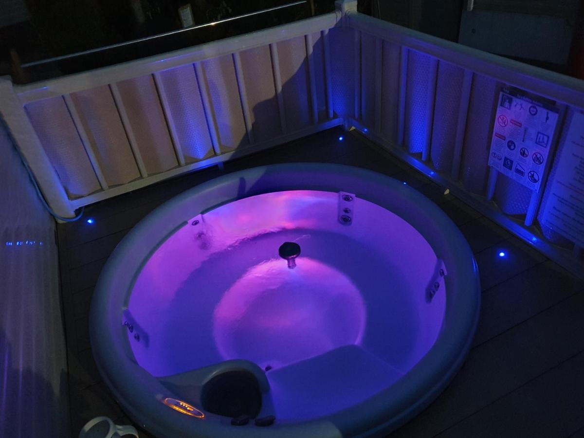 Relaxing Breaks With Hot Tub At Tattershal Lakes 3 Bedroom Tattershall Exterior photo