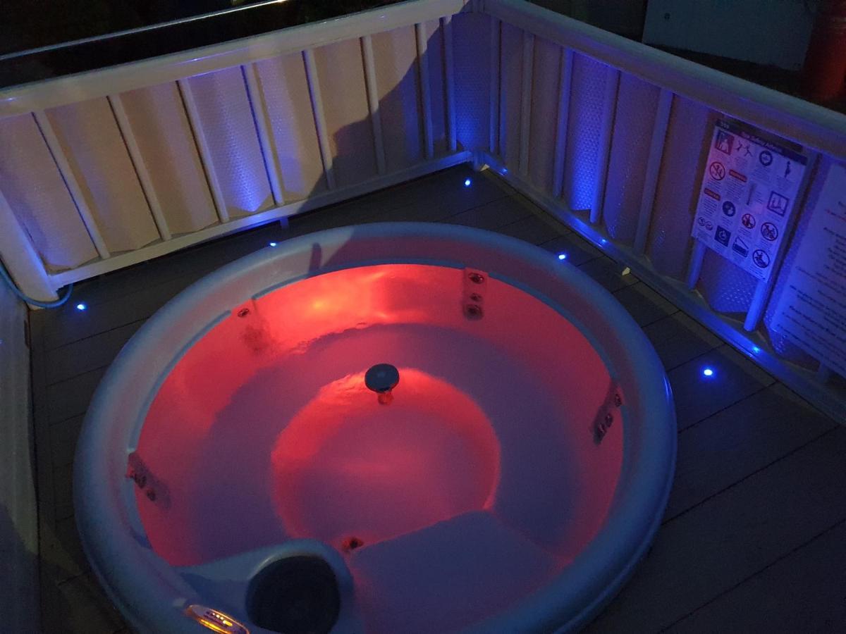 Relaxing Breaks With Hot Tub At Tattershal Lakes 3 Bedroom Tattershall Exterior photo