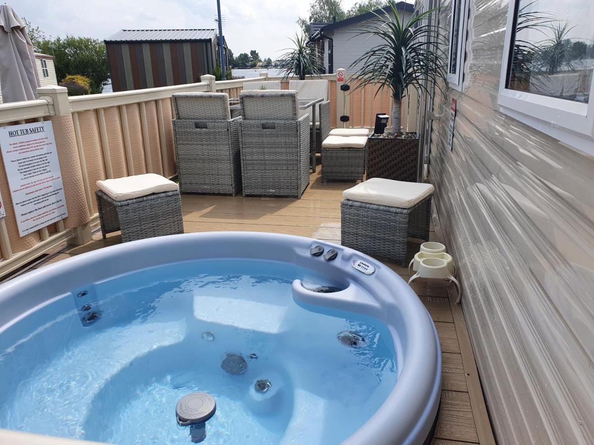 Relaxing Breaks With Hot Tub At Tattershal Lakes 3 Bedroom Tattershall Exterior photo