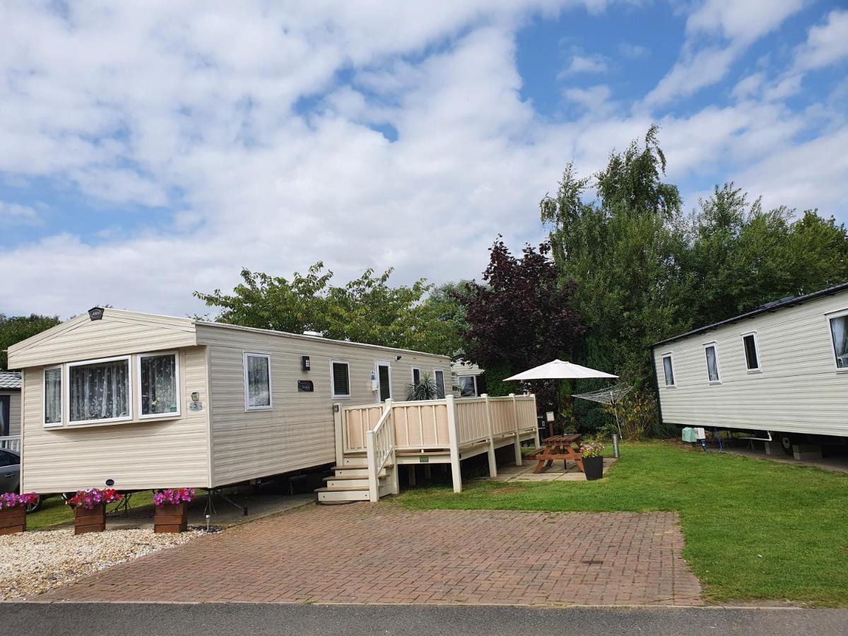 Relaxing Breaks With Hot Tub At Tattershal Lakes 3 Bedroom Tattershall Exterior photo